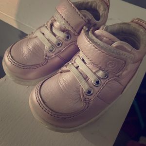 Kids walking shoe